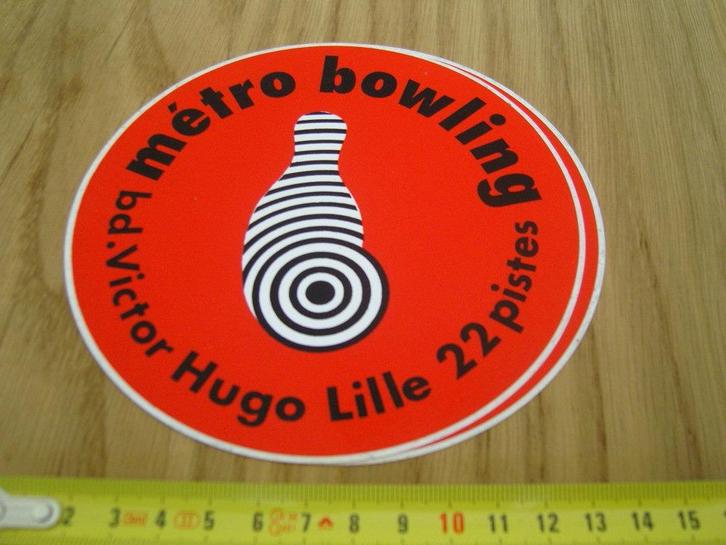sticker België Lille Métro bowling bd. Victor Hugo 22 pistes, Verzamelen, Stickers, Zo goed als nieuw, Bedrijf of Vereniging, Ophalen