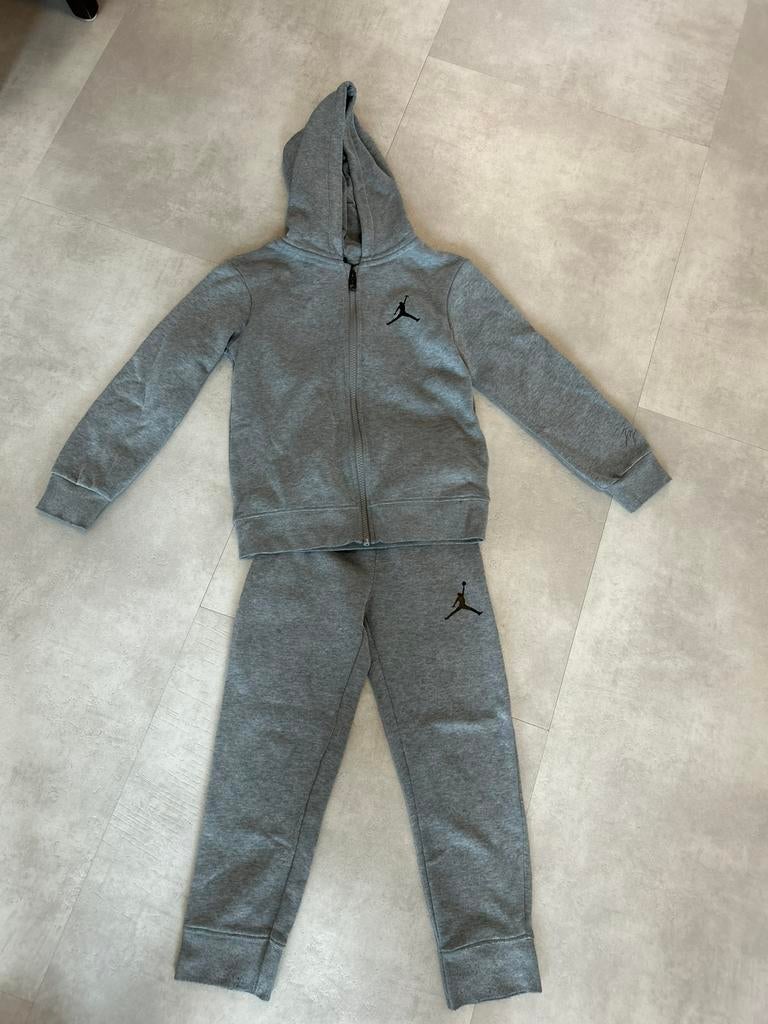 Jordan joggingpak grijs maat 110-116 5/6 jaar, Kinderen en Baby's, Kinderkleding | Maat 110, Gebruikt, Jongen of Meisje, Ophalen of Verzenden