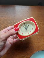 Modern Retro wekkertje | rood met crème | secondewijzer, Ophalen of Verzenden, Zo goed als nieuw