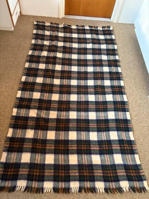 Grote, wollen plaid met franjes, Huis en Inrichting, Woonaccessoires | Plaids en Woondekens, Zo goed als nieuw, Ophalen of Verzenden