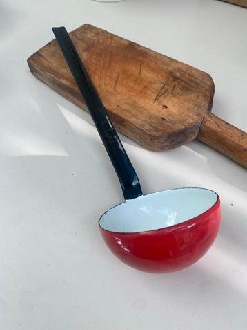 Oude Emaille Soeplepel Rood/Zwart beschikbaar voor biedingen