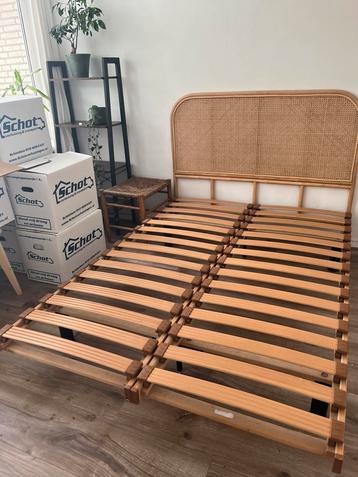 Bed frame with rattan headboard – 140x200 cm