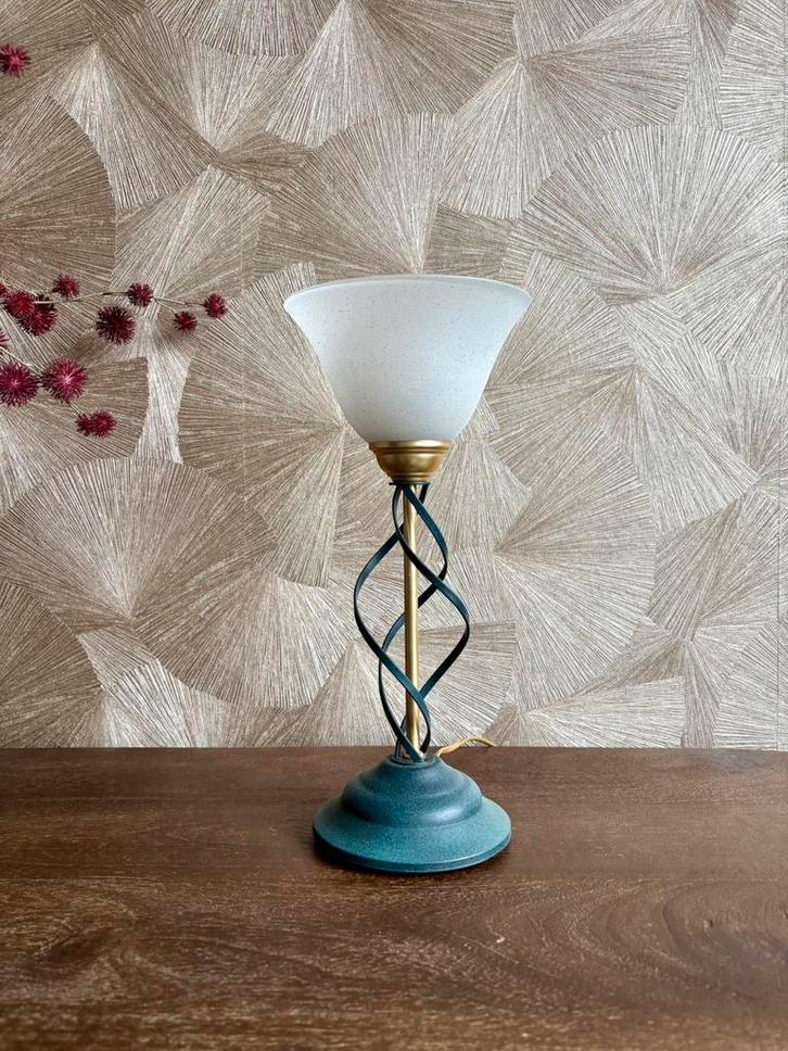 Vintage 80s retro tafellamp met groene voet en glazen kap, Antiek en Kunst, Antiek | Lampen, Ophalen of Verzenden