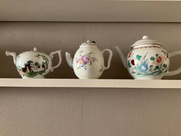 Victoria and Albert miniatuur theepot serie. beschikbaar voor biedingen