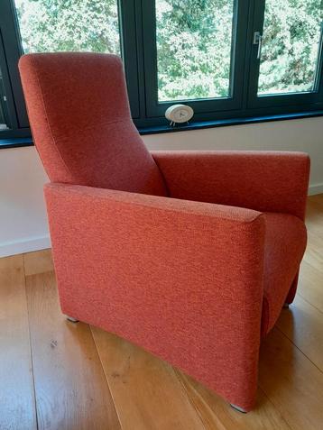 Stoel, fauteuil, oranje/rood beschikbaar voor biedingen