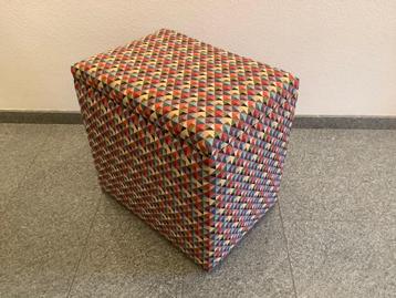 Hocker beschikbaar voor biedingen