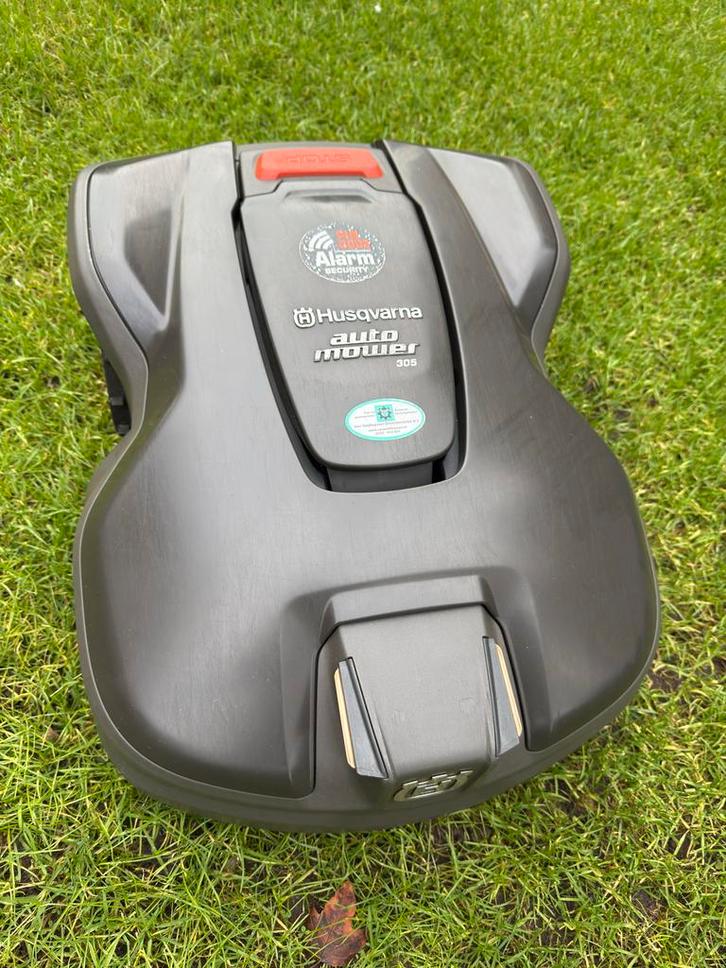 Husqvarna Automower 305 Robotmaaier, Tuin en Terras, Robotmaaiers, Gebruikt, 20 tot 25 cm, Bestuurbaar via app, Ophalen