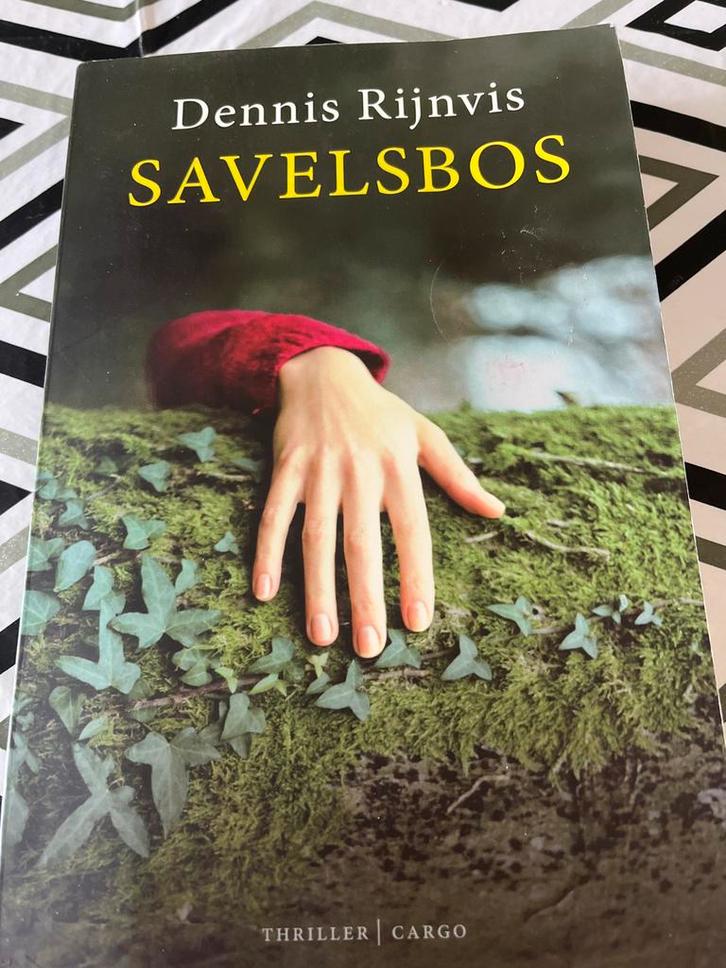 Savelsbos - Dennis Rijnvis, Boeken, Thrillers, Zo goed als nieuw, Nederland, Ophalen of Verzenden
