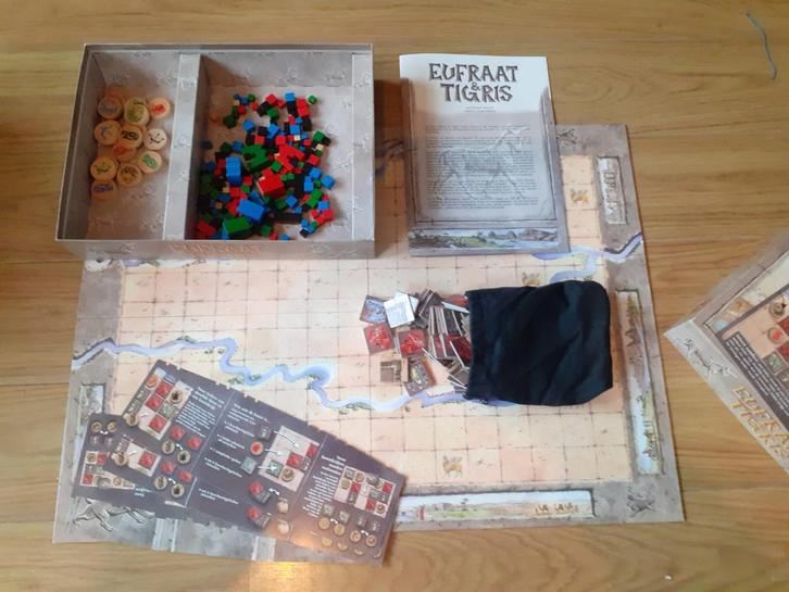 bordspel Eufraat en Tigris, Hobby en Vrije tijd, Gezelschapsspellen | Bordspellen, Zo goed als nieuw, Drie of vier spelers, Ophalen of Verzenden