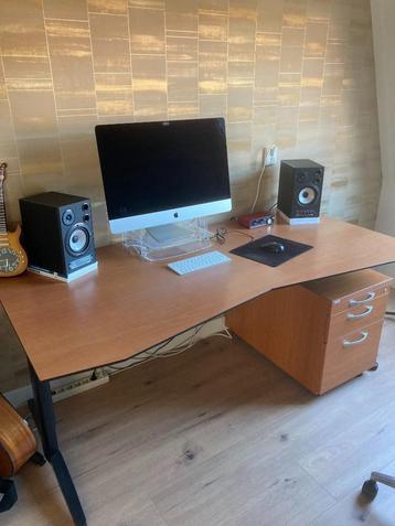 Bureau, hoogte verstelbaar.