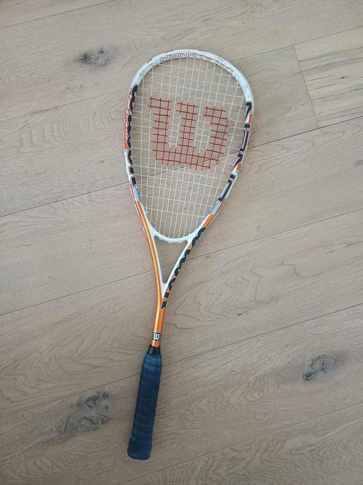 Wilson squash racket met beschermhoes, Sport en Fitness, Squash, Gebruikt, Racket, Met hoes, Ophalen