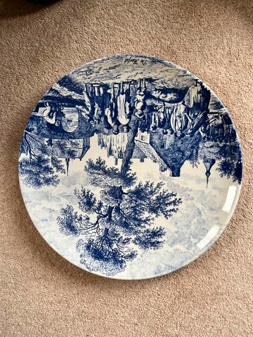 Delfts Blauw Bord met Dorpsgezicht beschikbaar voor biedingen