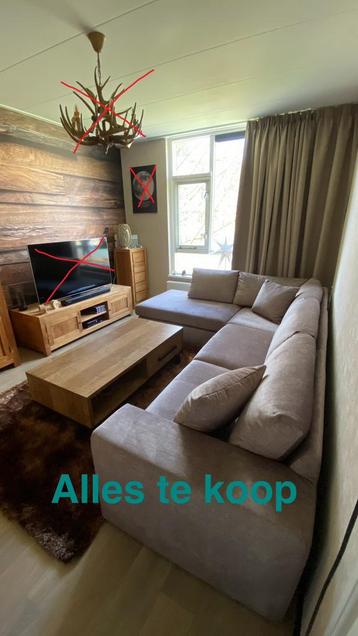 Nieuwe landelijke inboedel woonkamer. Meubels Teakhout bank  beschikbaar voor biedingen