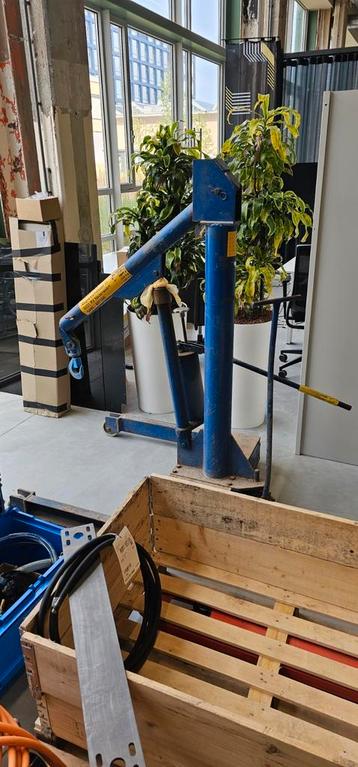 Motorlift 1000kg beschikbaar voor biedingen