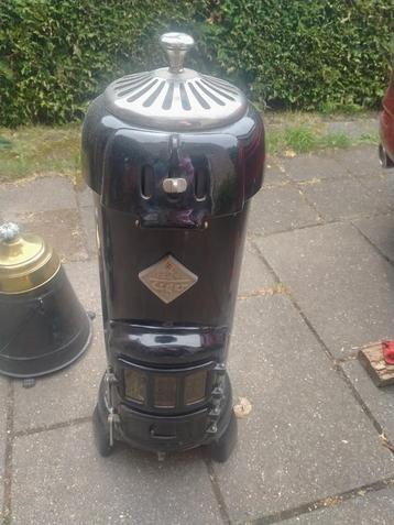 Mooie oude kachel beschikbaar voor biedingen