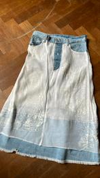 Michiko Koshino jeans rok met wit vlies en batik mt 38, Kleding | Dames, Rokken, Ophalen of Verzenden, Zo goed als nieuw, Maat 38/40 (M)