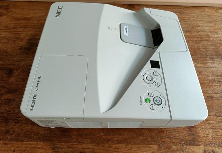 Beamer NEC UM301W, Audio, Tv en Foto, Beamers, Gebruikt, LCD, Overige resoluties, Ophalen