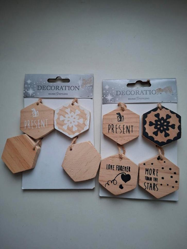 Houten hangers blanco achterkant 4 st. op kaart €1.50 2 v250, Hobby en Vrije tijd, Overige Hobby en Vrije tijd, Nieuw, Ophalen of Verzenden