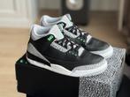 Air Jordan 3 Retro Green Glow - maat 42, Kleding | Heren, Schoenen, Overige kleuren, Nieuw, Ophalen of Verzenden, Sneakers of Gympen