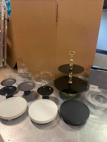 Diverse taart / cupcake etagères/ plateaus beschikbaar voor biedingen