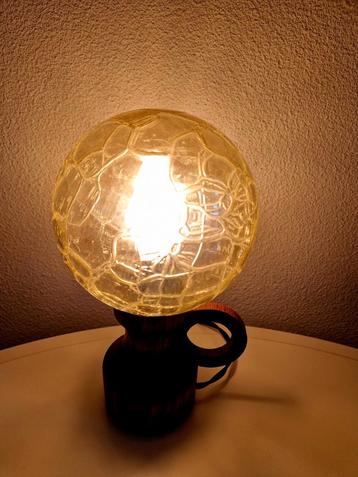 Vintage Lampje met Amberkleurige Glazen Bol beschikbaar voor biedingen
