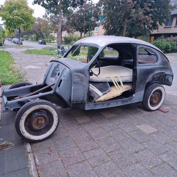 VOLVO 444 OM TE RESTAUREREN, Auto's, Oldtimers, Particulier, Volvo, Benzine, Handgeschakeld, Zwart, Ophalen