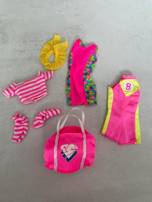 Barbie sport en strand kleertjes jaren 90, Verzamelen, Poppen, Gebruikt, Kleertjes, Ophalen of Verzenden