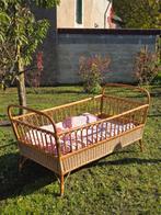Rotan Kinderbedje met matras, Kinderen en Baby's, Ophalen, Zo goed als nieuw, Ledikant