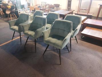 6 in uitstekende staat verkerende moderne stoelen (500738) beschikbaar voor biedingen