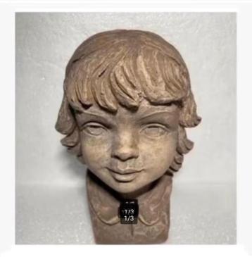Brocante stenen beeld, meisje, maat 17 x 11 cm beschikbaar voor biedingen