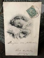 Oude kaart, meisje ligt op kussen, Verzamelen, Gelopen, Kinderen, Ophalen of Verzenden, Voor 1920