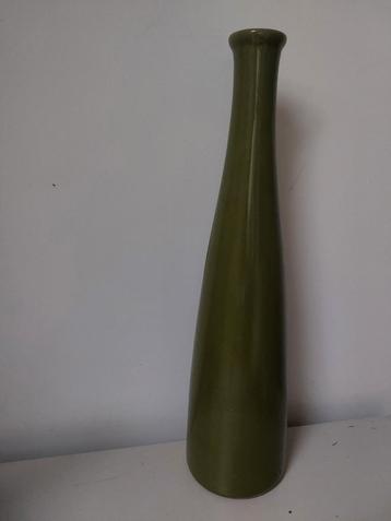 Groene hoge vaas