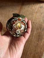 Vintage mini vaasje groen bruin, Huis en Inrichting, Woonaccessoires | Vazen, Ophalen, Groen, Aardewerk of Porselein, Minder dan 50 cm
