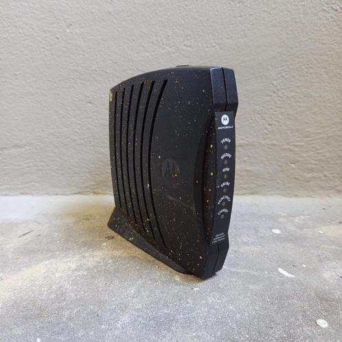 Modem MOTOROLA Surfboard SB5100E Kabelmodem Essent WIFI Coax, Computers en Software, Routers en Modems, Zo goed als nieuw, Router met modem
