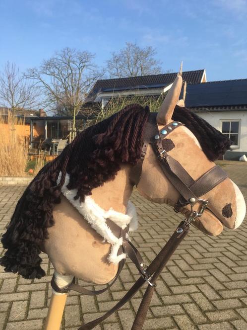 Leuk valkkleurig hobby horse, Hobby en Vrije tijd, Overige Hobby en Vrije tijd, Zo goed als nieuw, Ophalen of Verzenden