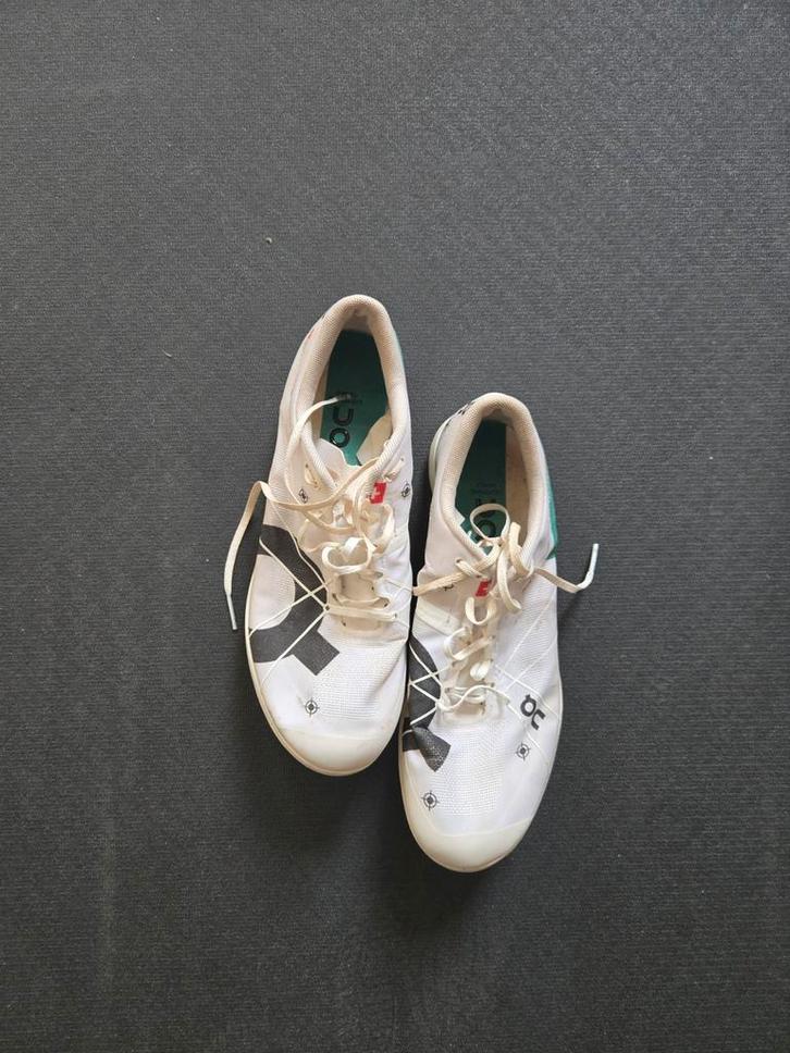ON Spikes Dames US 9 / EU 40.5, Kleding | Dames, Schoenen, Zo goed als nieuw, Sportschoenen, Wit, Ophalen