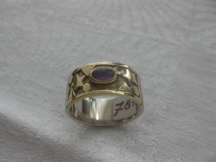 Eerste gehalte zilveren ring met vergulde delen en amethyst., Sieraden, Tassen en Uiterlijk, Ringen, Nieuw, Dame, 19 tot 20, Zilver