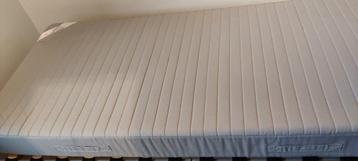 Eenpersoonsbed met matras van Ikea  90x200 - afbeelding 4