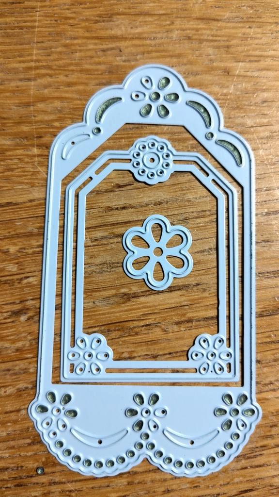 Stansje Cadeaulabel Marianne Design, Hobby en Vrije tijd, Knutselen, Zo goed als nieuw, Gereedschap of Toebehoren, Ophalen of Verzenden