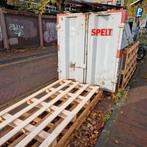 Drie Houten Pallets, Ophalen