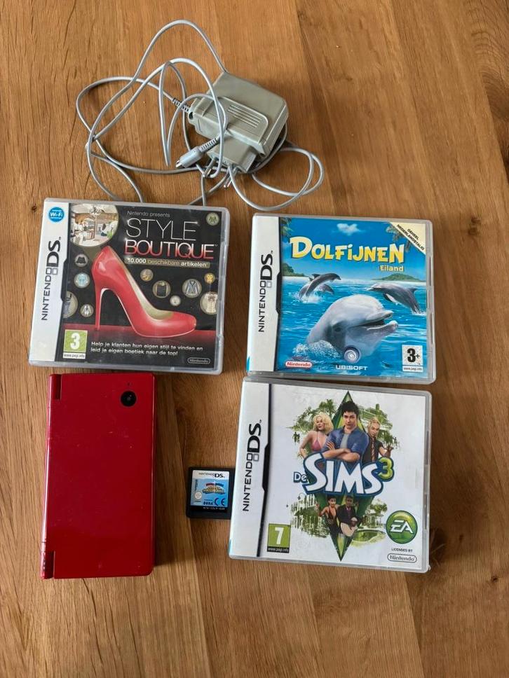 Nintendo DSi red, Spelcomputers en Games, Spelcomputers | Nintendo DS, Gebruikt, Dsi, Rood, Met games, Ophalen of Verzenden