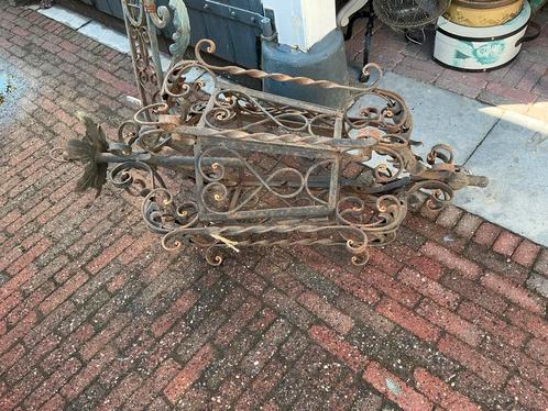 Antieke Franse kasteel kandelaar gietijzer met ophangbeugel, Antiek en Kunst, Curiosa en Brocante, Ophalen