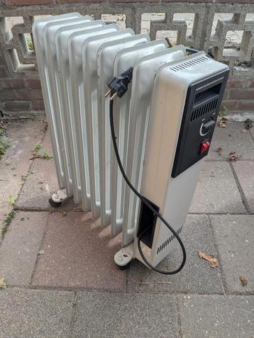 Electrische kachel Elektrisch - op wielen - werkt prima - 2  beschikbaar voor biedingen