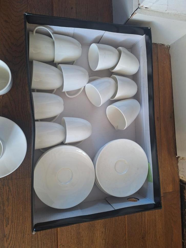 VT Servies: 12 Kop & Schotel, 2 Melkkannetjes, Huis en Inrichting, Keuken | Servies, Ophalen of Verzenden