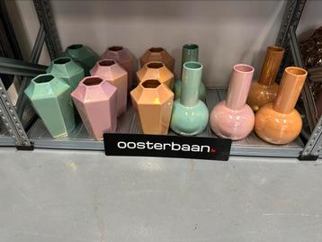Vazen Diverse Kleuren beschikbaar voor biedingen