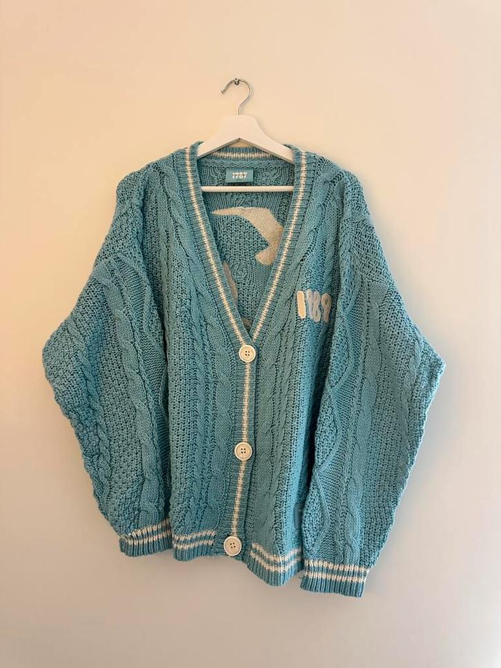 1989 Cardigan | Taylor Swift Merch | Maat M/L, Kleding | Dames, Truien en Vesten, Nieuw, Maat 42/44 (L), Blauw, Ophalen of Verzenden