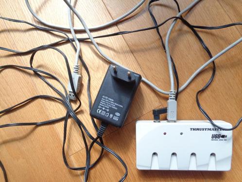 USB HUB THRUSTMASTER USB UNIVERSAL SERIAL BUS MET VOEDING, Computers en Software, Overige Computers en Software, Nieuw, Ophalen