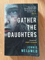 Gather the Daughters - Jennie Melamed Thriller, Ophalen of Verzenden, Gelezen, Europa overig