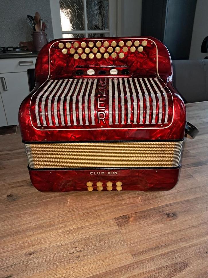 Trekharmonica, Muziek en Instrumenten, Accordeons, Hohner, Met koffer, Ophalen