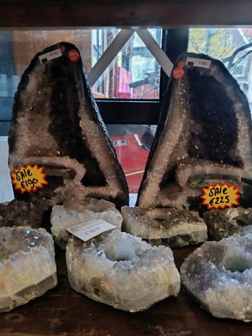 Amatist Geodes en kaarthouders beschikbaar voor biedingen